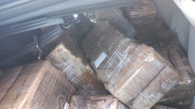 VOLCÓ UNA CAMIONETA QUE LLEVABA CASI UNA TONELADA DE DROGA 1