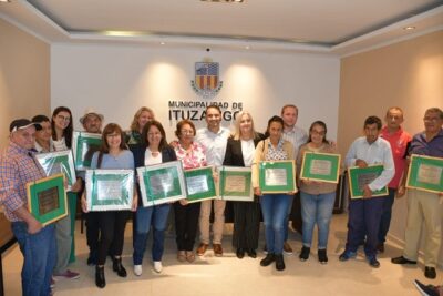EL INTENDENTE VALDÉS ENTREGÓ EQUIPOS DEPORTIVOS Y RECONOCIÓ A EXEMPLEADOS MUNICIPALES 1